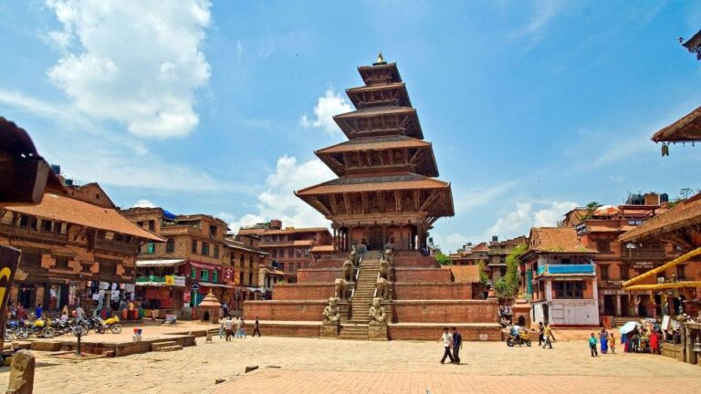 Kathmandu Budget: Pashupati and Bhaktapur Heritage Tour