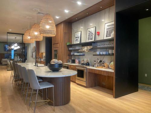Kinn Guesthouse Downtown - Hotel Overview and Location