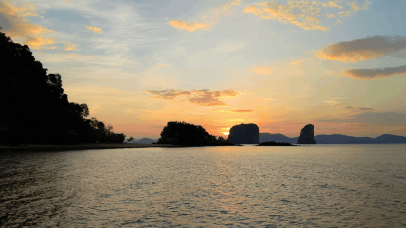 Ko Yao Yai: Hong Island & Plankton Longtail Boat Sunset Tour - Sights and Scenery