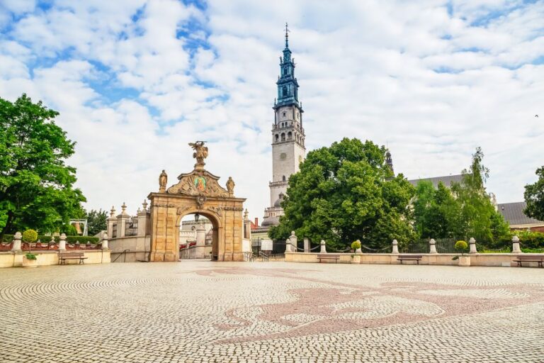 Krakow: Czestochowa & Black Madonna Day Tour