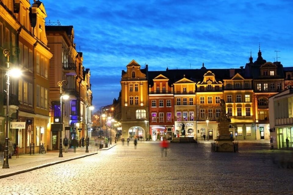 Krakow : Old Town Walking Tour With a Guide - Booking Your Experience