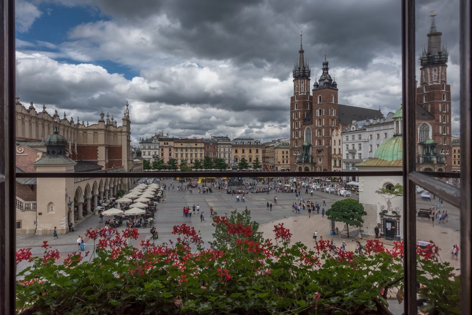 Krakow: Old Town Walking Tour With Visit to Wawel Castle - Overview of the Tour