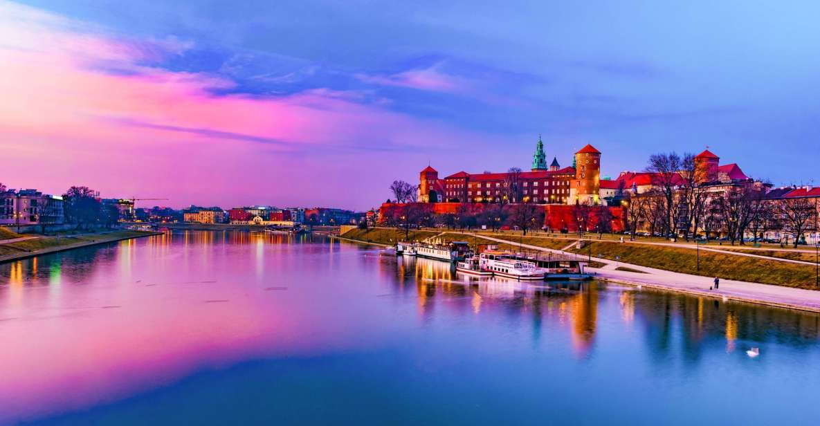 Krakow: Romantic Evening Vistula Cruise With a Glass of Wine - Activity Overview