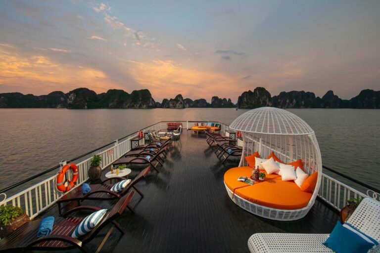 La Regina Cruise 5 Star Service – Day Trip in Halong Bay