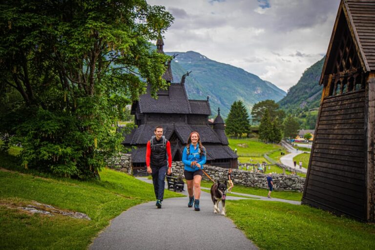 Lærdal: Guided Tour in Borgund Stave Church and Vindhella