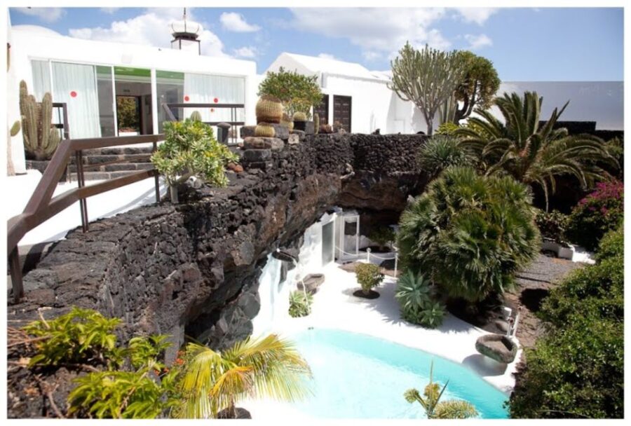 Lanzarote: Full Day Bus Tour With Scenic Views - Tour Overview
