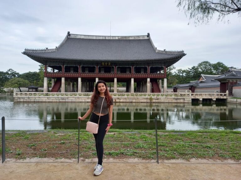 Layover Tour to Gyeongbokgung-Folk Museum-Bukchon-Insadong