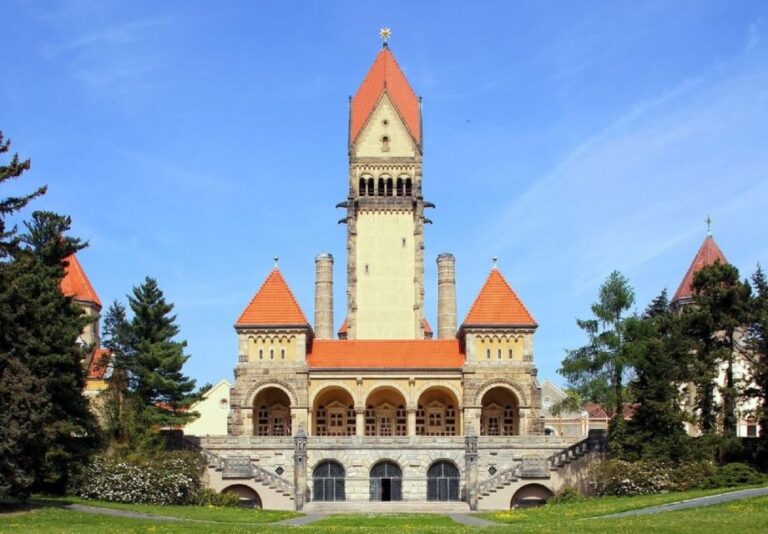 Leipzig: Guided Tour of the Southern Cemetery