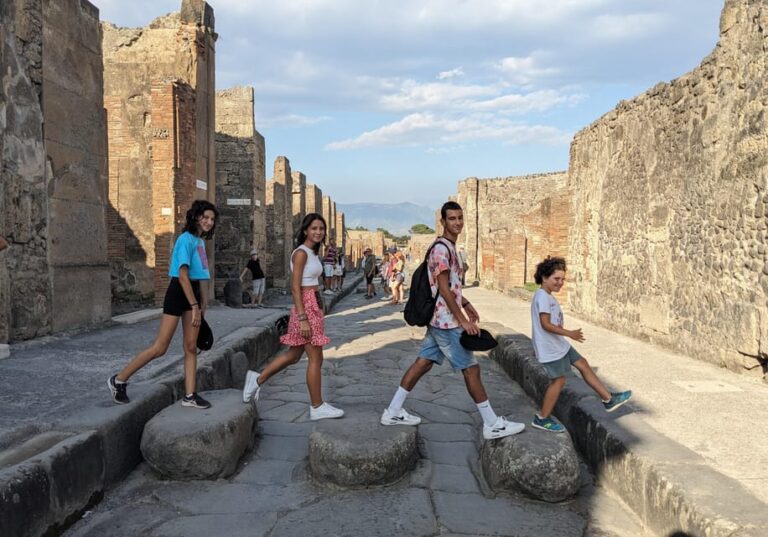 Life at Pompeii: Private Tour With Priority Access