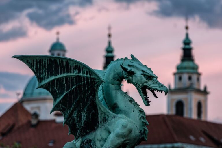 Ljubljana: Guided Walk & Funicular Ride to Ljubljana Castle