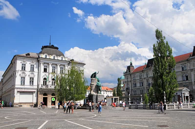 Ljubljana: Private Walking Tour of Old Town - Overview of the Tour