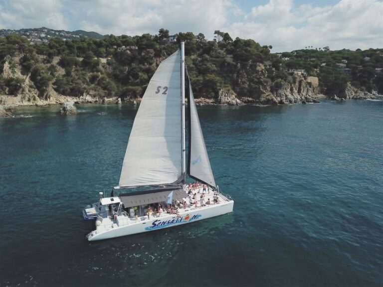 Lloret De Mar: Sunset Catamaran Cruise With DJ and Drinks