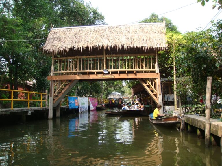 Longtail Boat Adventure to the Local Weekend Floating Market