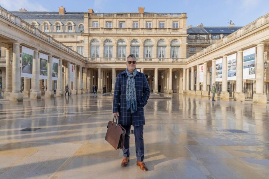 Louvre Area Photo Shoot by Paris Photographer - Overview of the Experience