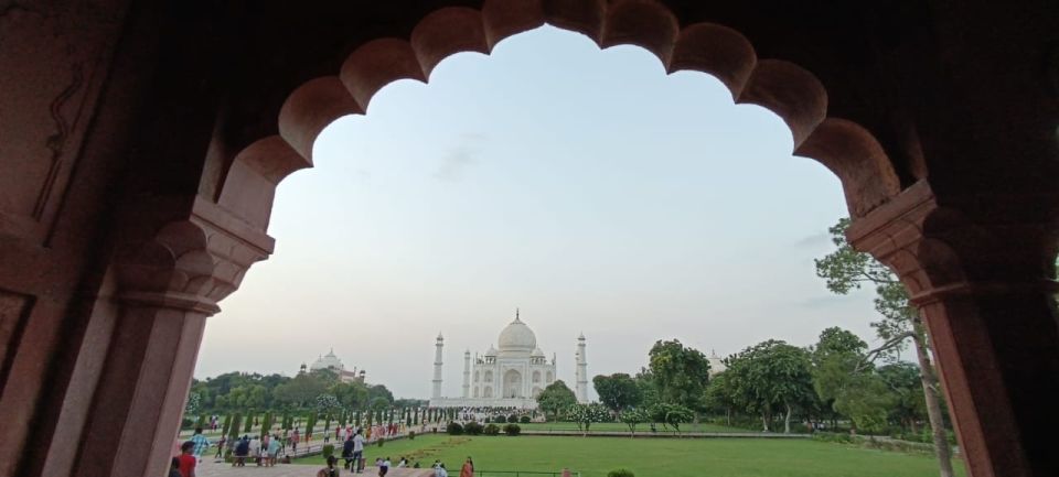 Low Cost : One Day Delhi -Agra(Taj Mahal) -Delhi Tour by Car - Itinerary Highlights