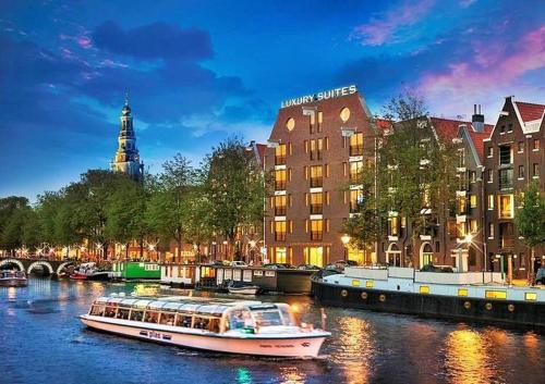 Luxury Suites Amsterdam - Overview and Location