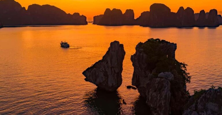 Luxury Sunset Tour – Private Yacht With Snacks & Visit Cave