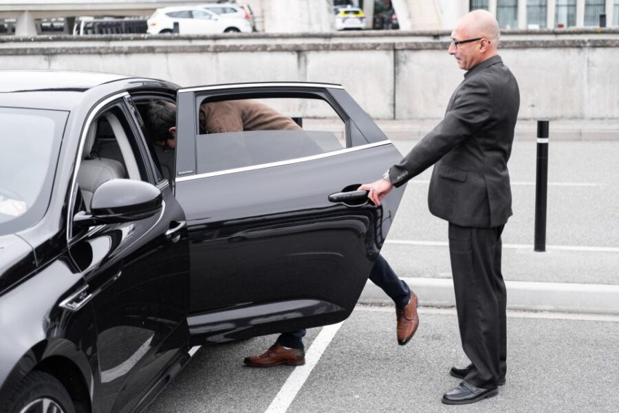 Lyon: 1-Way Private Transfer From Lyon-Saint Exupéry Airport