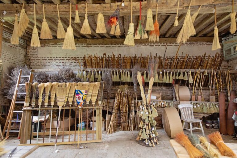 Make Your Own Fly Swatter at a Traditional Workshop