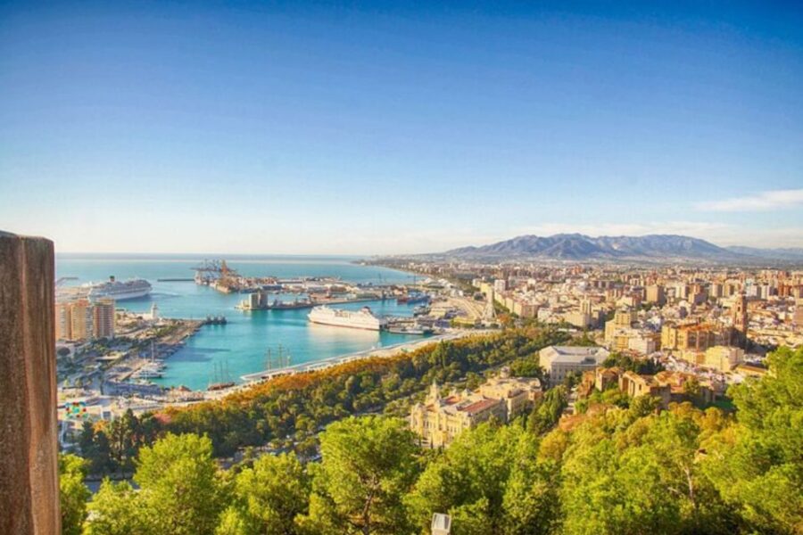 Malaga: Private Custom Walking Tour With a Local Guide