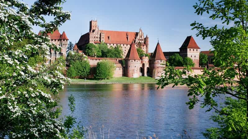 Malbork: Castle of the Teutonic Oder From Warsaw - Private - Overview of Malbork Castle