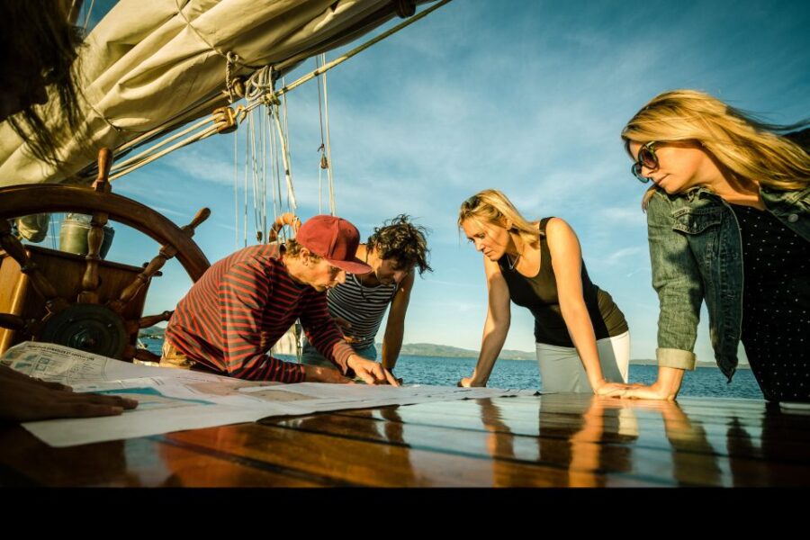 Marseille: Sunset Sailing Cruise With Dinner and Drinks