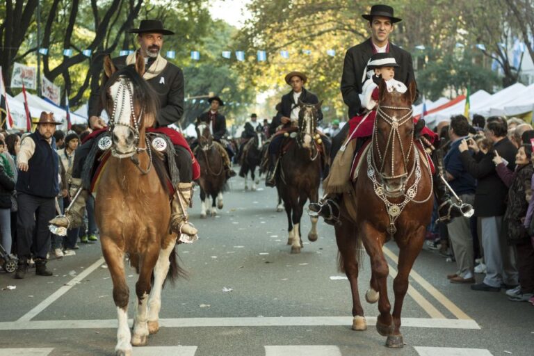 Mataderos Fair Tour in Buenos Aires With Lunch