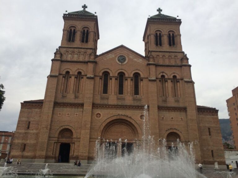 Medellín: 4-Hour Religious and Historical Tour