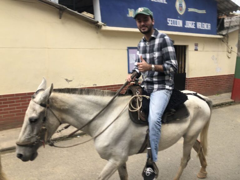 Medellín: Authentic Colombian Horseback Ride