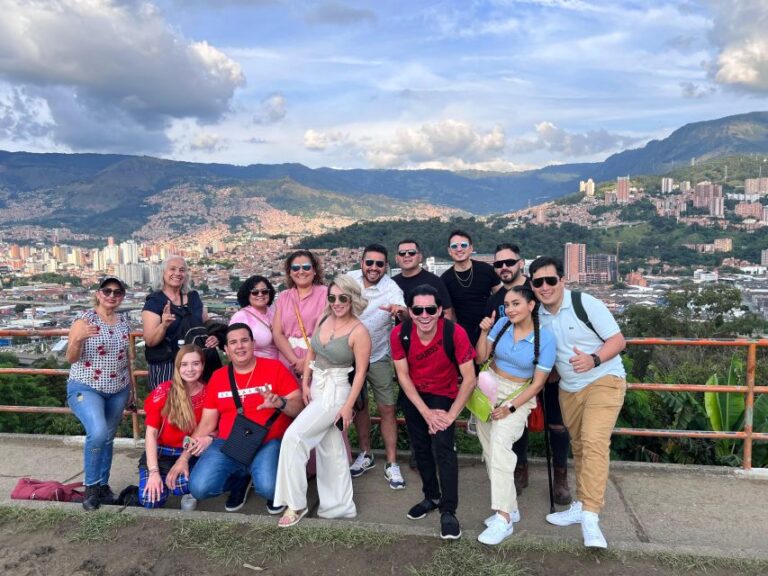 Medellin: Full Day Guided City Highlights Tour