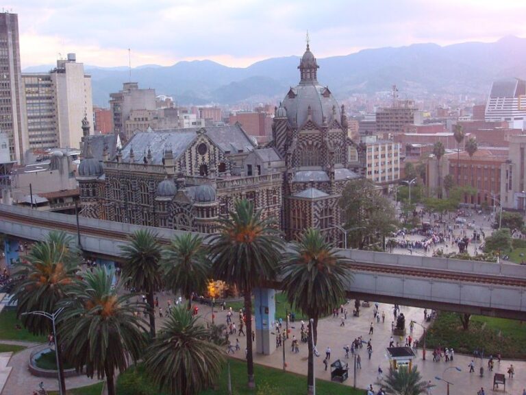 Medellin: Private City Tour