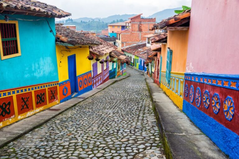 Medellín: Private Guatapé With Peñol Tickets and Boat Ride