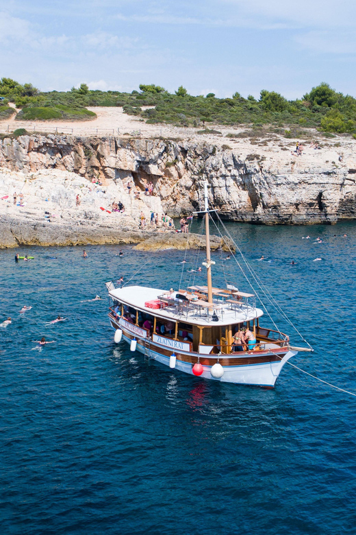 Medulin: Private Boat Tour to Kamenjak and Levan Island - Tour Overview