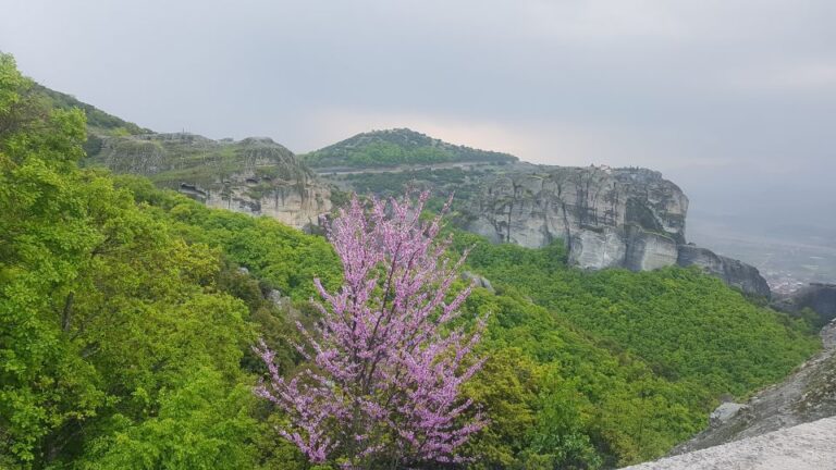 Meteora: Easy Hiking Adventure