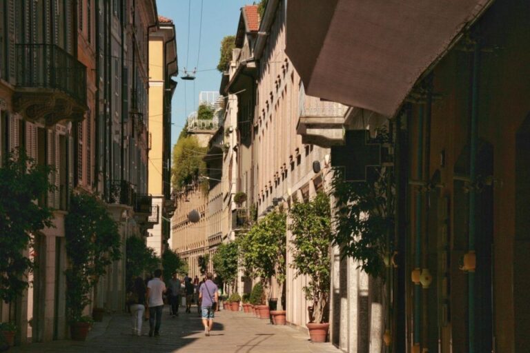 Milan: Brera Quarter Walking Audio Tour on Your Phone (ENG)