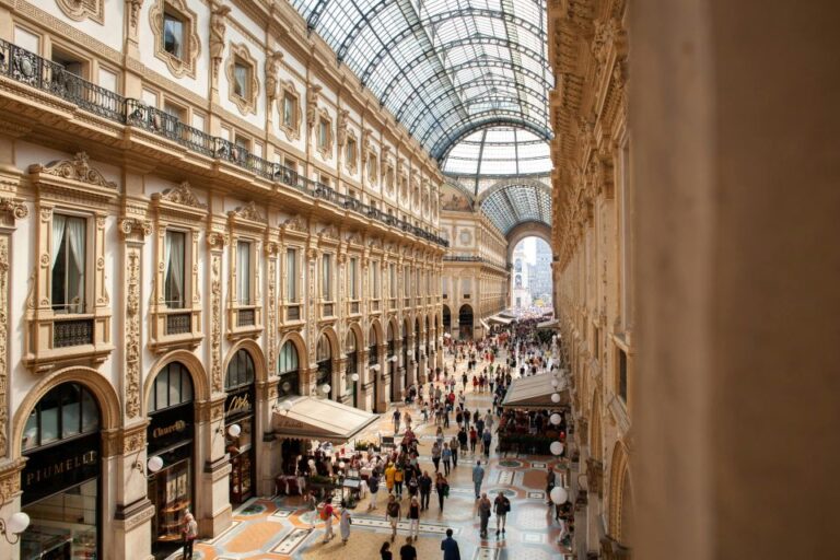 Milan: City Highlights Self-Guided Tour in One Walk