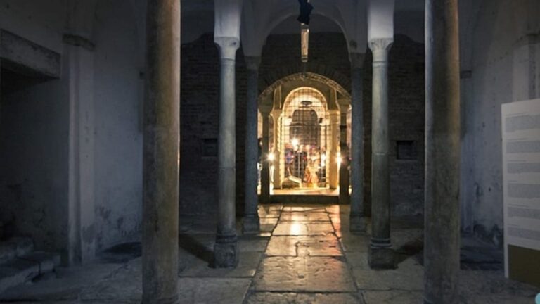 Milan: Crypt of San Sepolcro Guided Tour With Entry Ticket