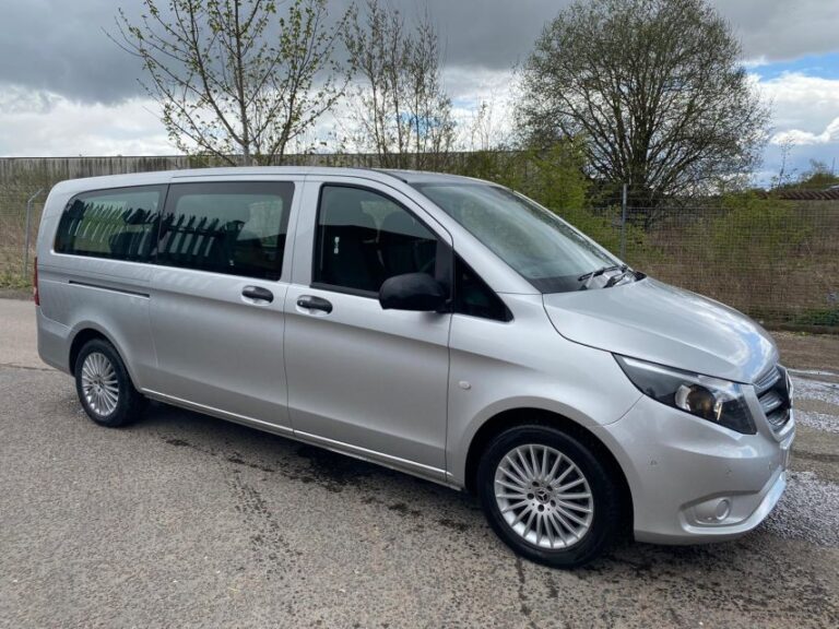 Mini Van: Transfers Between Keflavik Airport and Reykjavik