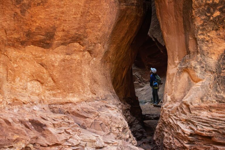 Moab: Ephedras Grotto Half-Day Canyoneering