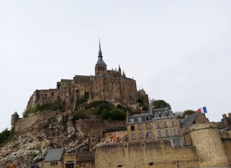 Mont Saint Michel Private VIP Tour With Champagne From Paris