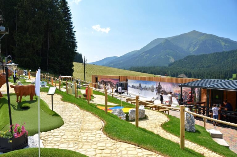 Mountain Adventure Minigolf