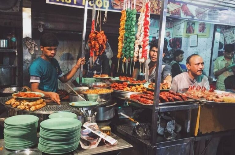 Mumbai: Local Street Food Private Walking Tour With Transfer