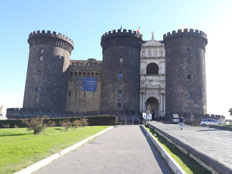 Naples Tour Old Town and Lunch Wine Tasting