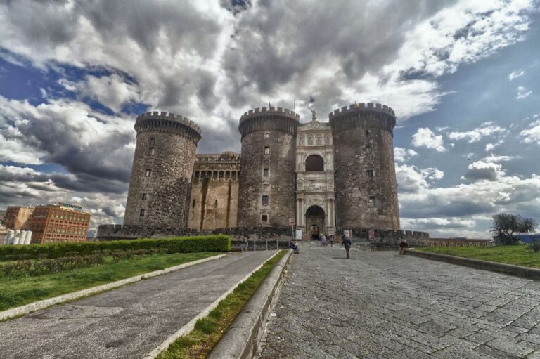 Napoli: Half-Day City Sightseeing Group Tour