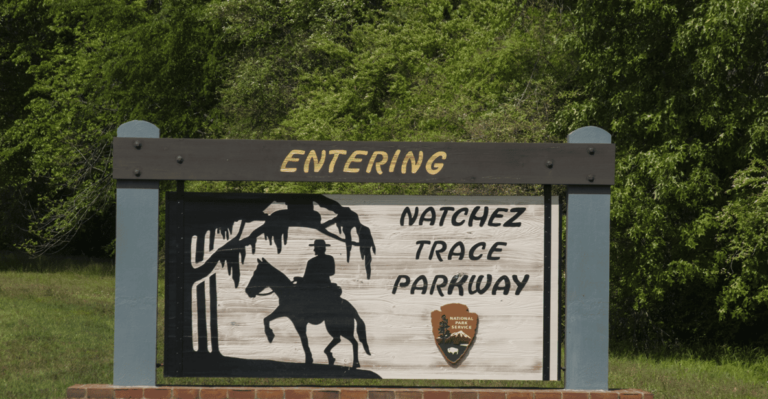 Natchez Trace Parkway: Scenic Routes Driving Tour