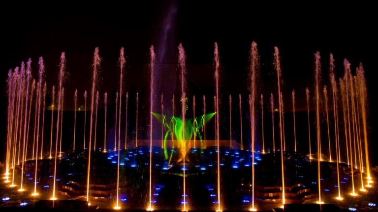 New Delhi: Akshardham Exhibition, Light & Water Show Tour