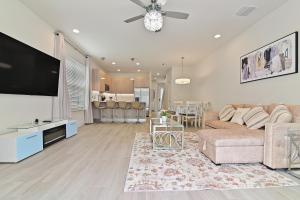 New Modern & Spacious Townhouse Near Disney - Good To Know