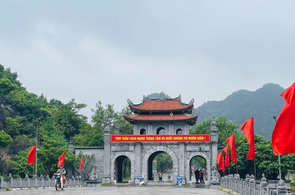 Ninh Binh Day Trip: Hoa Lu – Trang An - Cycling & Boat - Trip Overview