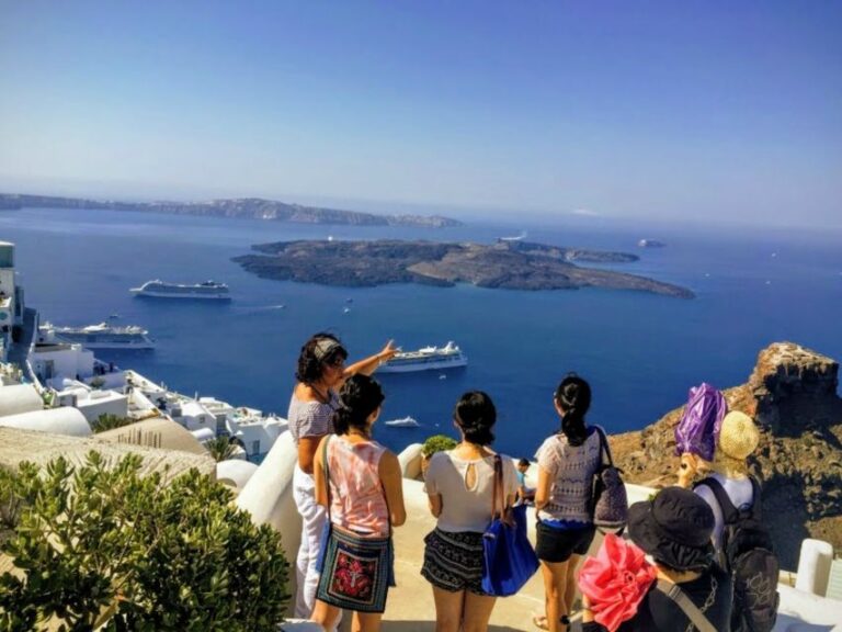 North Santorini: Private Tour With Oia Sunset