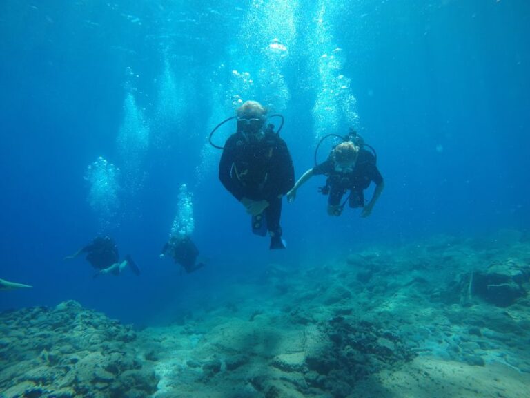 Oia: 2 Guided Scuba Dives off Santorini for Certified Divers